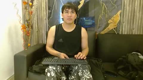 Snapshot of tommy160920 chatting on 11.14.25 tommy160920 online show from 11.14.25