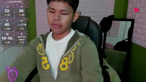 Snapshot of tommy_cherry chatting on 11.20.25 Tommy online show from 11.20.25