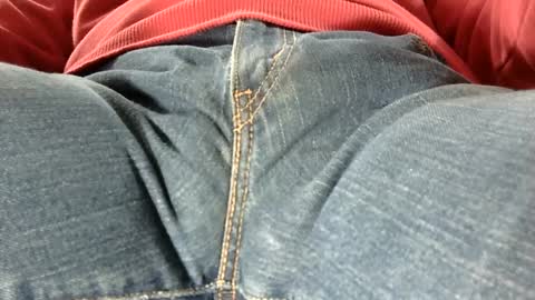 Snapshot of tomscibbly chatting on 03.10.25 tomscibbly online show from 03.10.25