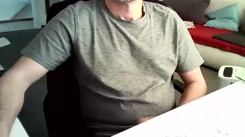 Snapshot of tomtom02029 chatting on 12.16.24 Tom online show from 12.16.24