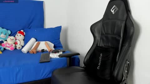 Snapshot of tonny_twink_ chatting on 04.22.26 Tonny online show from 04.22.26