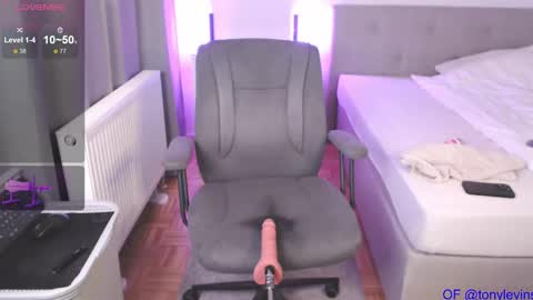 Snapshot of tonyleup chatting on 03.08.25 Tony online show from 03.08.25