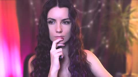 Snapshot of too_beautiful chatting on 12.31.24 Elizabeth online show from 12.31.24