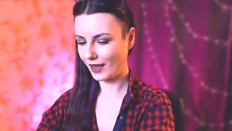 Snapshot of too_beautiful chatting on 01.02.25 Elizabeth online show from 01.02.25