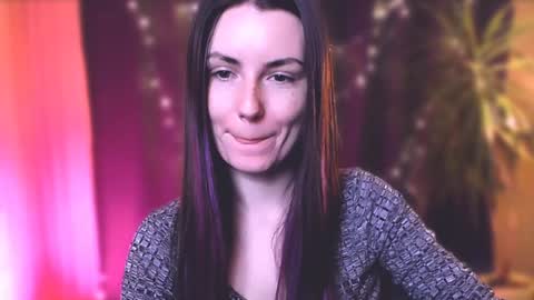 Snapshot of too_beautiful chatting on 01.04.25 Elizabeth online show from 01.04.25