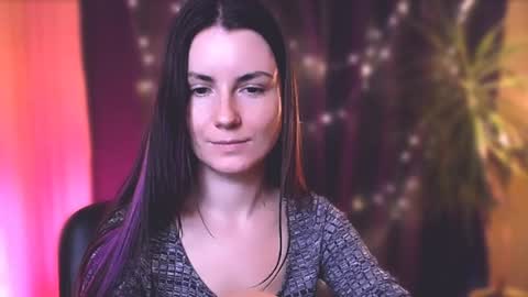 Snapshot of too_beautiful chatting on 01.04.25 Elizabeth online show from 01.04.25