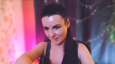 Snapshot of too_beautiful chatting on 01.11.25 Elizabeth online show from 01.11.25