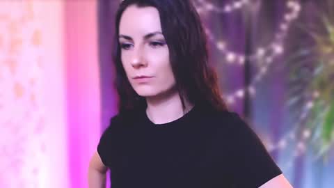 Snapshot of too_beautiful chatting on 01.12.25 Elizabeth online show from 01.12.25