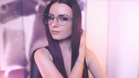 Snapshot of too_beautiful chatting on 01.19.25 Elizabeth online show from 01.19.25