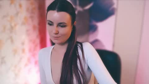 Snapshot of too_beautiful chatting on 03.04.25 Elizabeth online show from 03.04.25