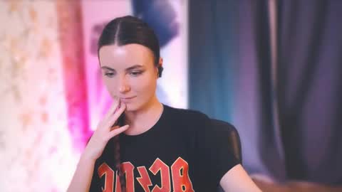 Snapshot of too_beautiful chatting on 03.12.25 Elizabeth online show from 03.12.25