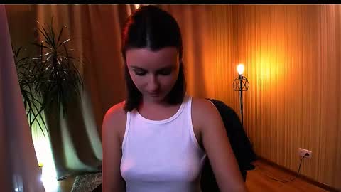 Snapshot of too_beautiful chatting on 10.09.25 Elizabeth online show from 10.09.25