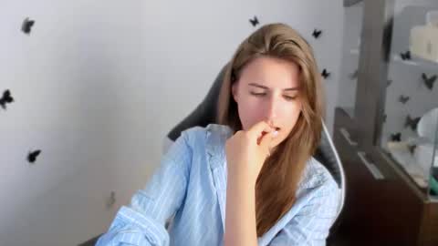 Snapshot of tooboringgirl chatting on 09.20.25 Alisson online show from 09.20.25