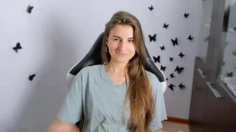 Snapshot of tooboringgirl chatting on 09.21.25 Alisson online show from 09.21.25