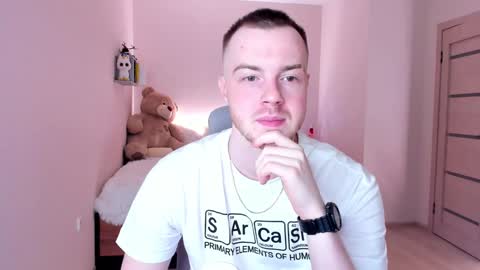 Snapshot of toohornyserj chatting on 01.06.25 toohornyserj online show from 01.06.25