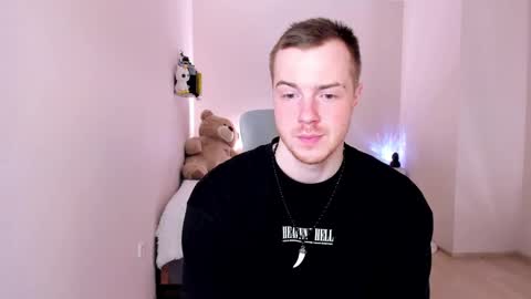 Snapshot of toohornyserj chatting on 02.18.25 toohornyserj online show from 02.18.25