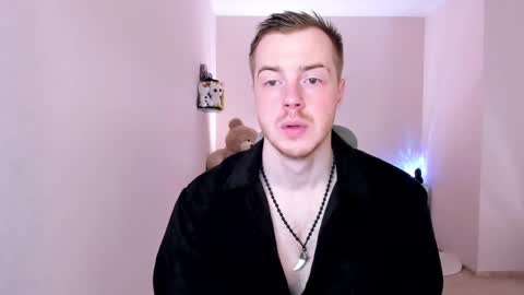 Snapshot of toohornyserj chatting on 02.19.25 toohornyserj online show from 02.19.25