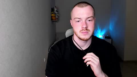 Snapshot of toohornyserj chatting on 10.10.25 toohornyserj online show from 10.10.25