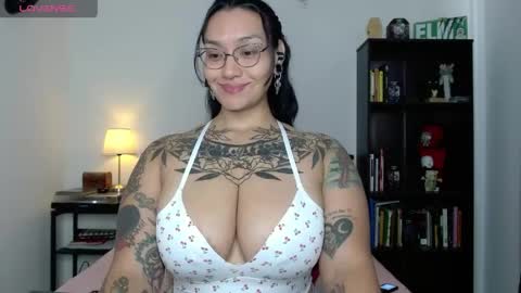 Snapshot of toothyy chatting on 05.20.26 toothyy online show from 05.20.26