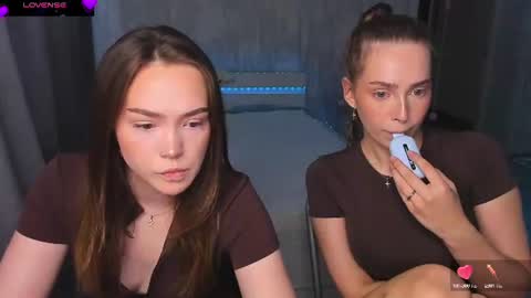 Snapshot of top_twins chatting on 06.10.26 Yara online show from 06.10.26