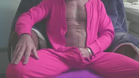 Snapshot of topfortwinks chatting on 12.25.24 topfortwinks online show from 12.25.24