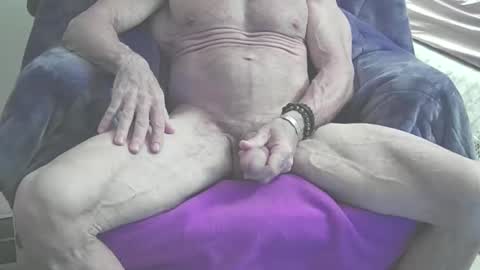 Snapshot of topfortwinks chatting on 12.01.25 topfortwinks online show from 12.01.25