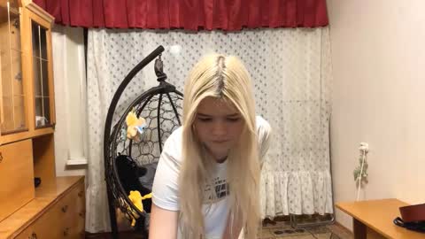 Snapshot of torriperno chatting on 12.01.25 Lina online show from 12.01.25