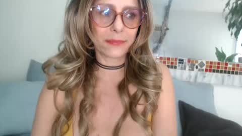 Snapshot of totypink chatting on 11.21.25 TotyPink online show from 11.21.25