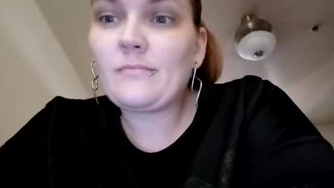 Snapshot of toxiclilly chatting on 04.02.26 Lilly Miss Mistress Goddess Maam Queen Boss online show from 04.02.26