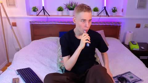 Snapshot of toxicpassion chatting on 04.12.26 Max online show from 04.12.26