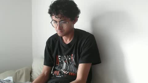 Snapshot of toy_sweet chatting on 05.11.26 Xander online show from 05.11.26