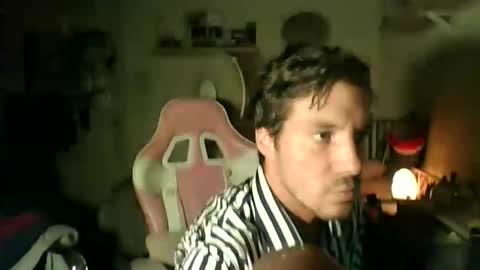 Snapshot of toyboysquirt chatting on 04.25.26 toyboysquirt online show from 04.25.26