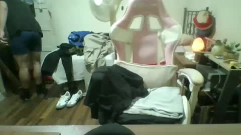 Snapshot of toyboysquirt chatting on 04.26.26 toyboysquirt online show from 04.26.26