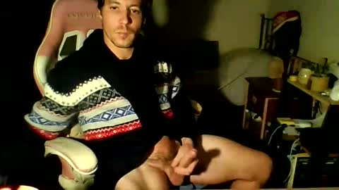 Snapshot of toyboysquirt chatting on 05.17.26 toyboysquirt online show from 05.17.26
