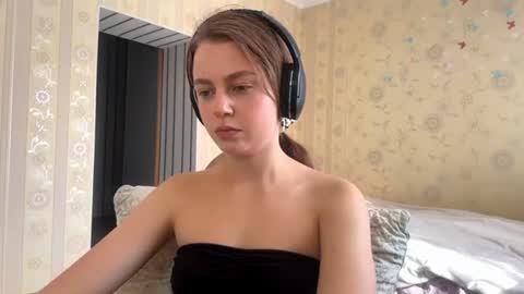 Snapshot of traceehuisenga chatting on 07.28.26 Liv 1st day online show from 07.28.26