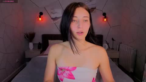 tracey_gill online show from 07.08.26
