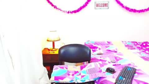 Snapshot of trans_fem420 chatting on 12.28.24 Luna online show from 12.28.24
