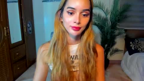 Snapshot of transdaizy19 chatting on 12.25.24 Daisy online show from 12.25.24