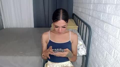 Snapshot of transmedusaxxx chatting on 05.13.26 Chloe online show from 05.13.26