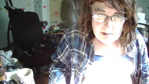 Snapshot of transmtfhello chatting on 03.24.26 Peter online show from 03.24.26