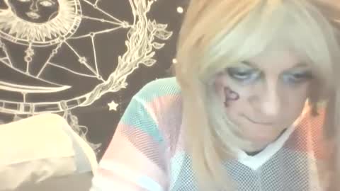 Snapshot of traphouseslutbunny4fun chatting on 12.15.24 traphouseslutbunny4fun online show from 12.15.24