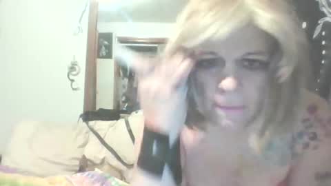 Snapshot of traphouseslutbunny4fun chatting on 01.07.25 traphouseslutbunny4fun online show from 01.07.25