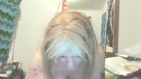 Snapshot of traphouseslutbunny4fun chatting on 01.10.25 traphouseslutbunny4fun online show from 01.10.25