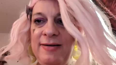 Snapshot of traphouseslutbunny4fun chatting on 11.17.25 traphouseslutbunny4fun online show from 11.17.25