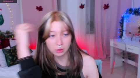 Snapshot of trapsaintgirl chatting on 01.05.25 Nyuta Hartmann online show from 01.05.25