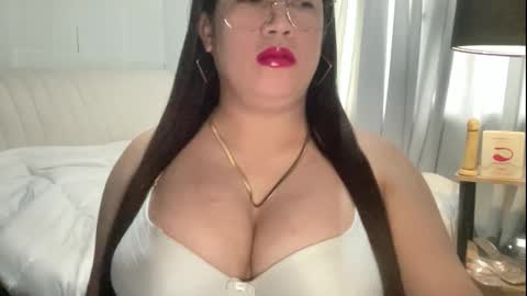 travelergirl online show from 10.15.25