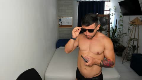 Snapshot of travis_bakerr chatting on 12.15.24 travis bakerr online show from 12.15.24