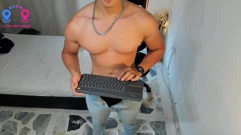 Snapshot of travis_bakerr chatting on 11.14.25 travis bakerr online show from 11.14.25