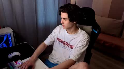 Snapshot of travisrivas chatting on 05.18.26 travisrivas online show from 05.18.26