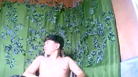 Snapshot of trebz_01 chatting on 11.12.25 trebz_01 online show from 11.12.25